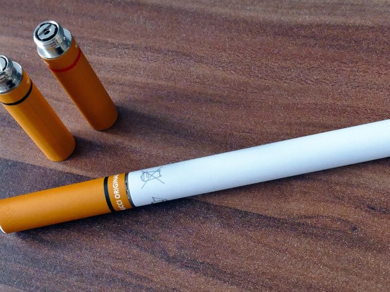 L’OMS veut-elle classer la cigarette et la e-cigarette sur le même plan ?